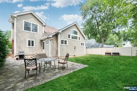 418 The Fenway River Edge NJ 07661