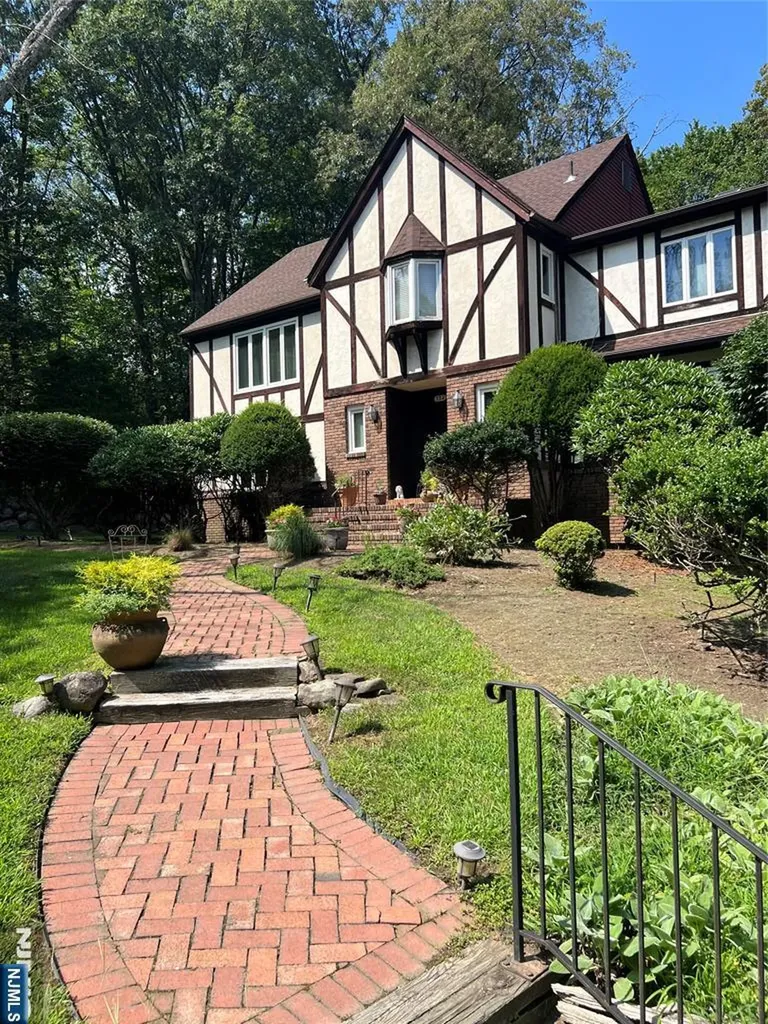 732 Mardinly Avenue Franklin Lakes NJ 07417