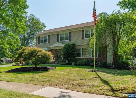 4 Skie Drive Paramus NJ 07652