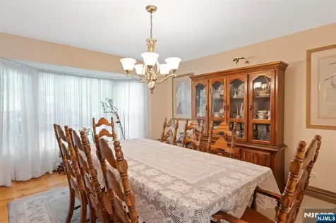 4 Skie Drive Paramus NJ 07652