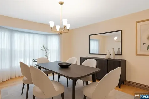 4 Skie Drive Paramus NJ 07652