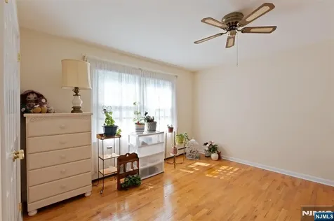 4 Skie Drive Paramus NJ 07652