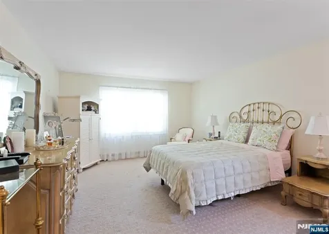 4 Skie Drive Paramus NJ 07652