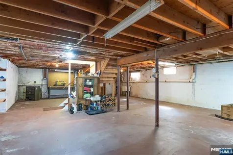 4 Skie Drive Paramus NJ 07652