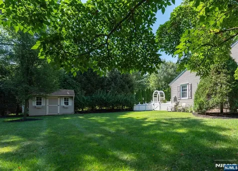 4 Skie Drive Paramus NJ 07652