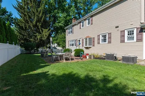4 Skie Drive Paramus NJ 07652