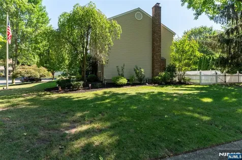 4 Skie Drive Paramus NJ 07652