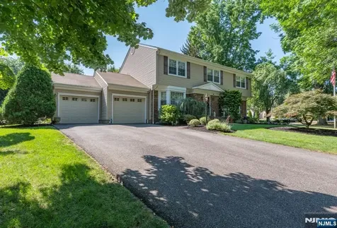 4 Skie Drive Paramus NJ 07652