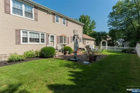 4 Skie Drive Paramus NJ 07652