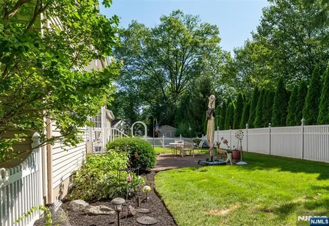 4 Skie Drive Paramus NJ 07652