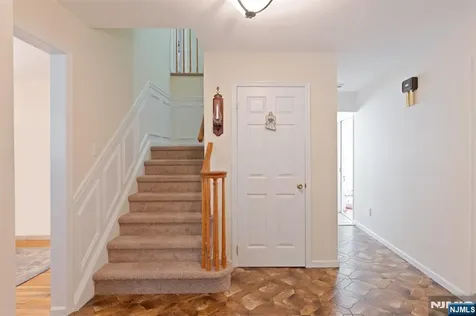 4 Skie Drive Paramus NJ 07652