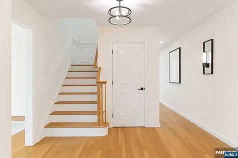 4 Skie Drive Paramus NJ 07652