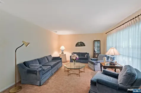 4 Skie Drive Paramus NJ 07652