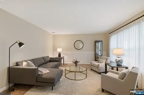 4 Skie Drive Paramus NJ 07652