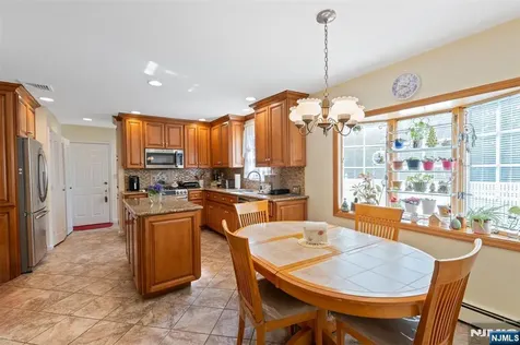 4 Skie Drive Paramus NJ 07652