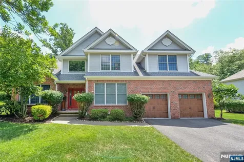 1 Woods Edge Road Old Tappan NJ 07675