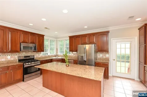 1 Woods Edge Road Old Tappan NJ 07675