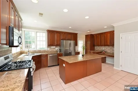 1 Woods Edge Road Old Tappan NJ 07675