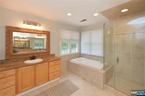 1 Woods Edge Road Old Tappan NJ 07675