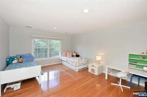 1 Woods Edge Road Old Tappan NJ 07675