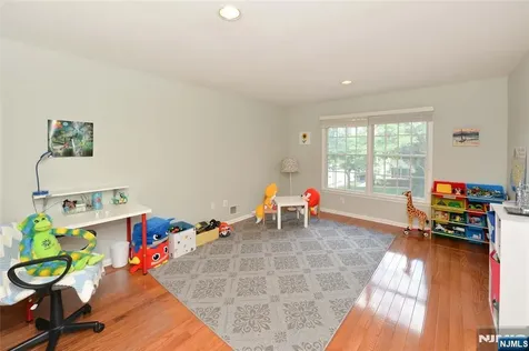 1 Woods Edge Road Old Tappan NJ 07675