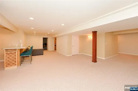 1 Woods Edge Road Old Tappan NJ 07675