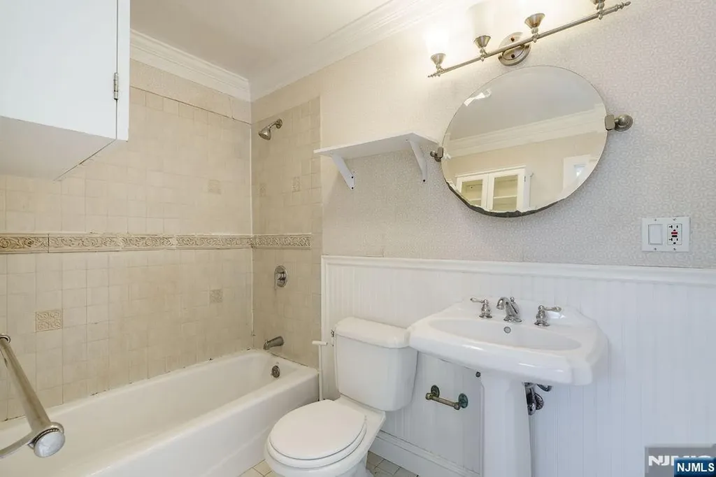 131 Prospect Avenue Bergenfield NJ 07621