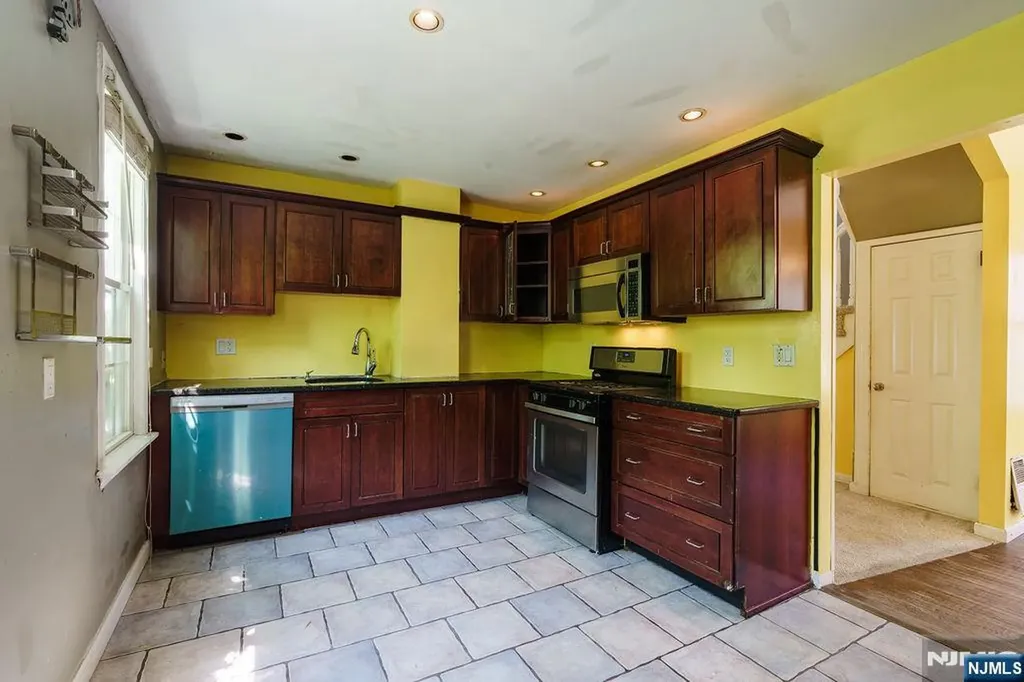 131 Prospect Avenue Bergenfield NJ 07621