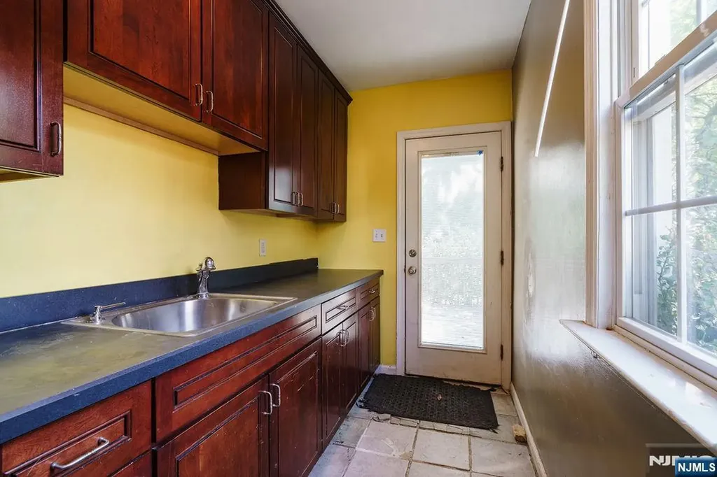 131 Prospect Avenue Bergenfield NJ 07621