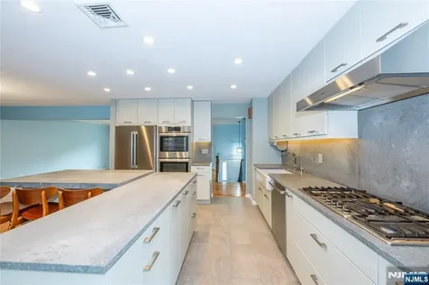 11 Michael Street Woodcliff Lake NJ 07677