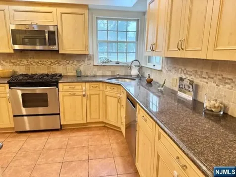 674 Ackerman Avenue Glen Rock NJ 07452