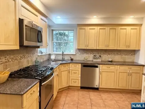 674 Ackerman Avenue Glen Rock NJ 07452