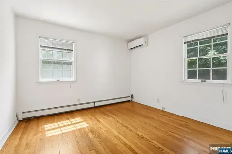 674 Ackerman Avenue Glen Rock NJ 07452