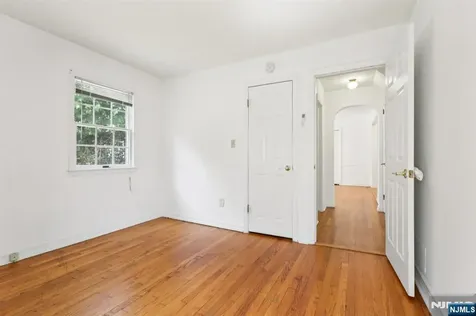 674 Ackerman Avenue Glen Rock NJ 07452