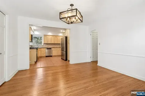 674 Ackerman Avenue Glen Rock NJ 07452