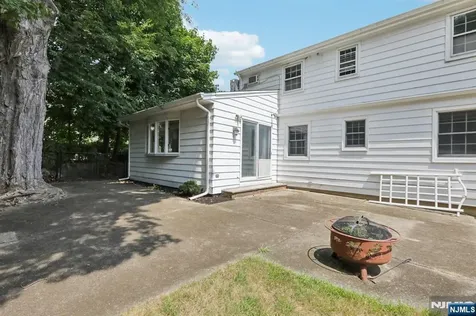 674 Ackerman Avenue Glen Rock NJ 07452