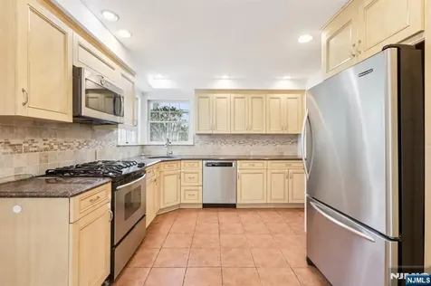 674 Ackerman Avenue Glen Rock NJ 07452
