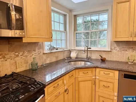 674 Ackerman Avenue Glen Rock NJ 07452