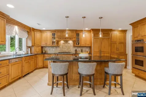 217 Navajo Drive Wyckoff NJ 07481