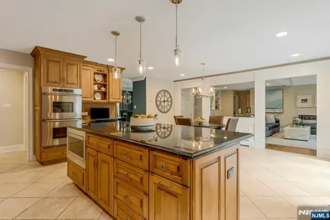 217 Navajo Drive Wyckoff NJ 07481