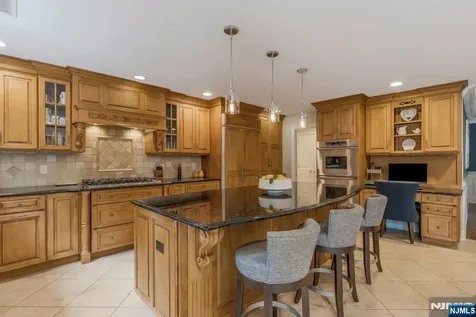217 Navajo Drive Wyckoff NJ 07481