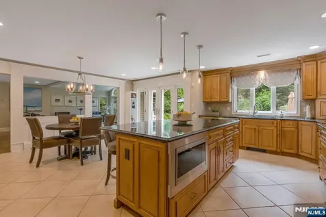 217 Navajo Drive Wyckoff NJ 07481