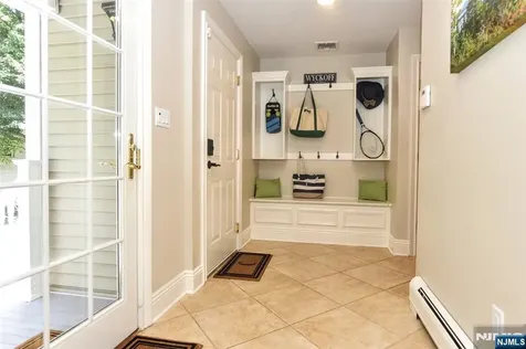 217 Navajo Drive Wyckoff NJ 07481