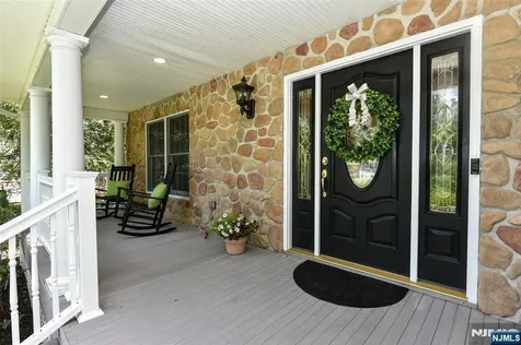 217 Navajo Drive Wyckoff NJ 07481