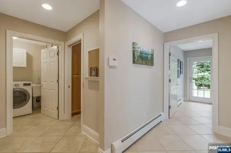 217 Navajo Drive Wyckoff NJ 07481