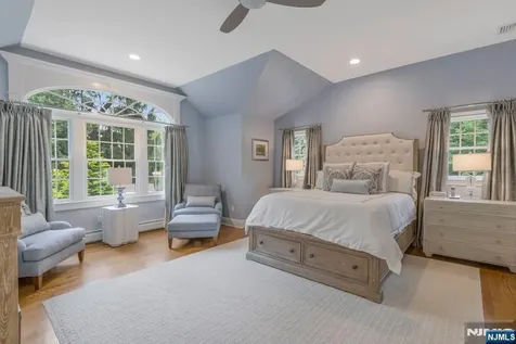 217 Navajo Drive Wyckoff NJ 07481