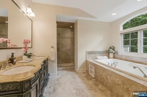 217 Navajo Drive Wyckoff NJ 07481