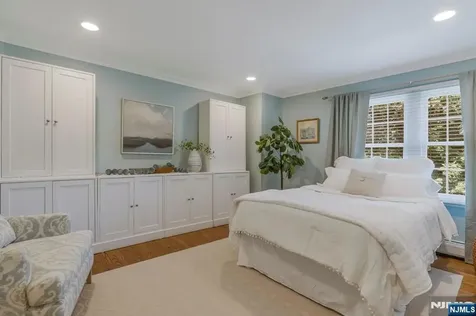 217 Navajo Drive Wyckoff NJ 07481