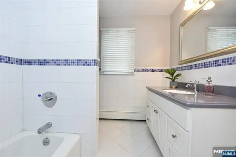 217 Navajo Drive Wyckoff NJ 07481