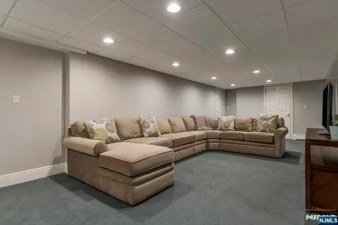 217 Navajo Drive Wyckoff NJ 07481